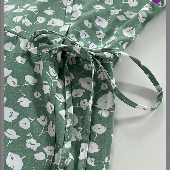 Swintager Green Floral Ruffle-Sleeve Wrap Midi Dress - Medium - Picture 11 of 15